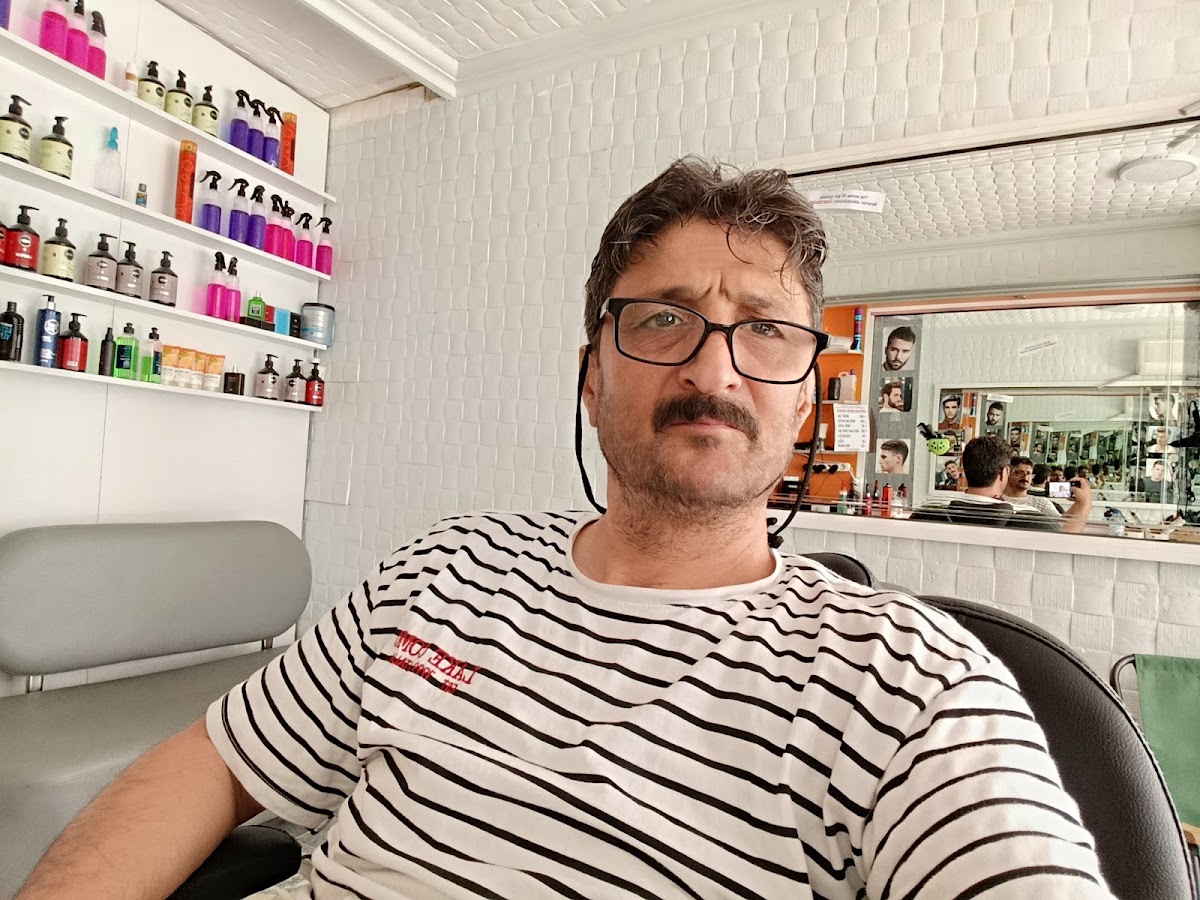 Kuaför Yağmur Erkek Berber - Saç Tasarım — salondan bir kare