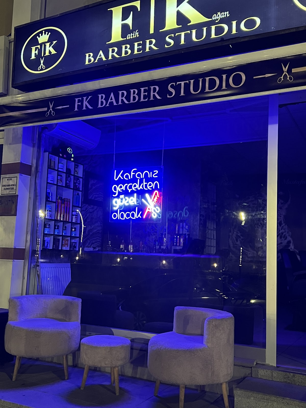 FK BARBER STUDİO — salondan bir kare
