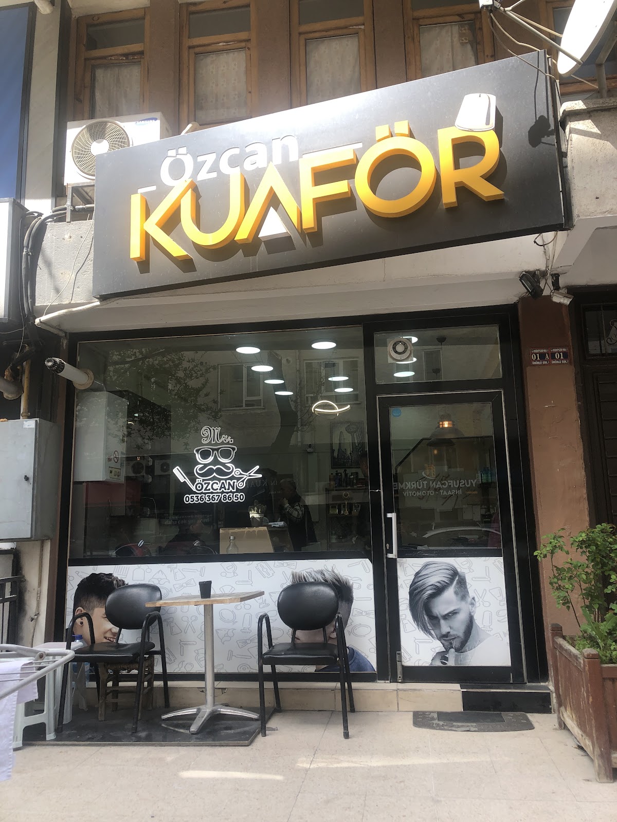 Özcan Kuaför — salondan bir kare