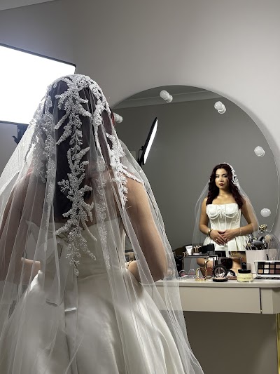 SVD MAKE UP STUDIO — kare 3