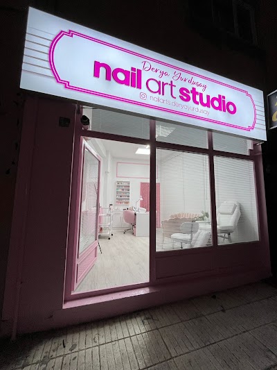 Derya Yurdusay Nail Art Studio — kare 3