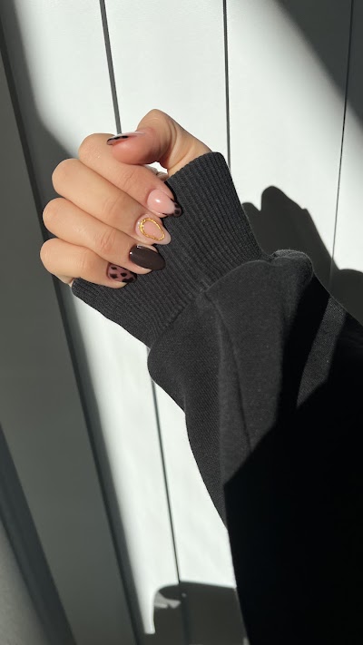 Gizy Nail Studio — kare 5