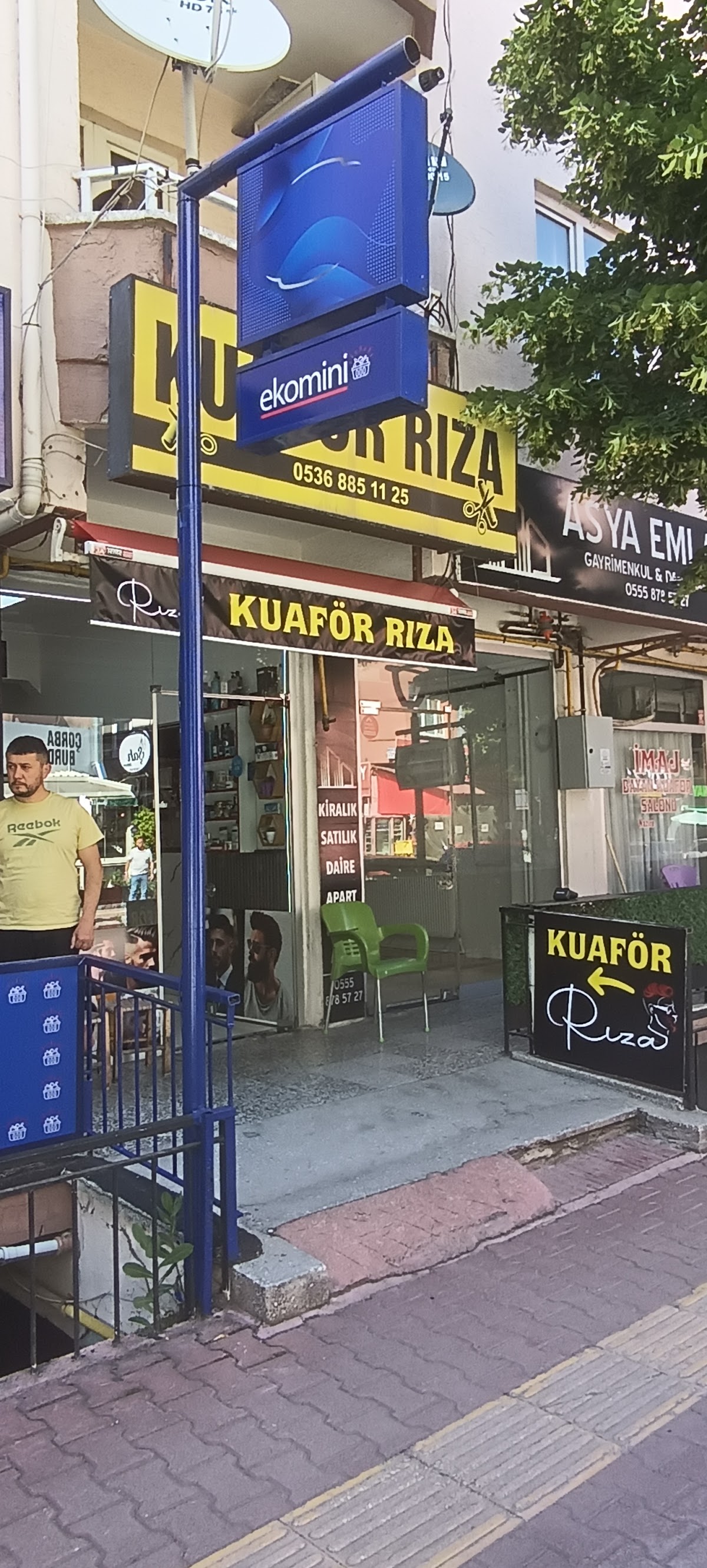 Kuaför Rıza — salondan bir kare