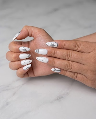 Le Charme Beauty Studio — kare 3
