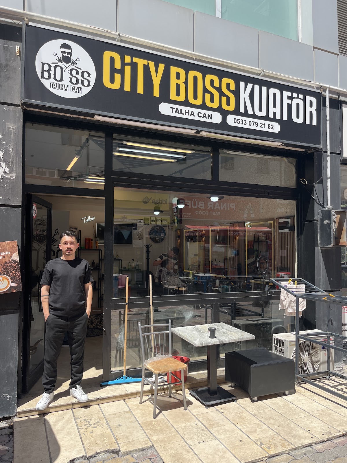 City Boss — salondan bir kare