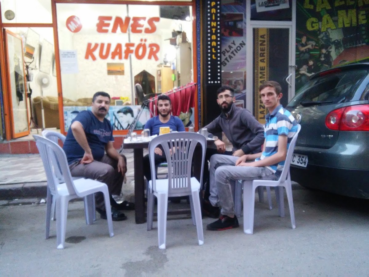 Enes Kuaför — salondan bir kare