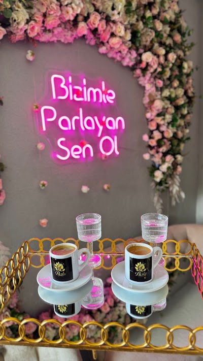 PARLA BEAUTY — kare 5