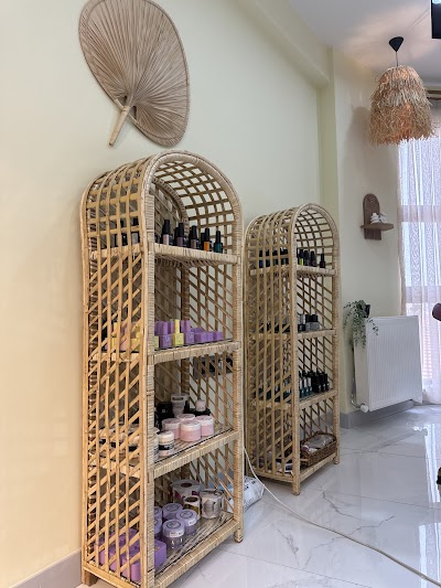 By Nailart Studio — kare 2