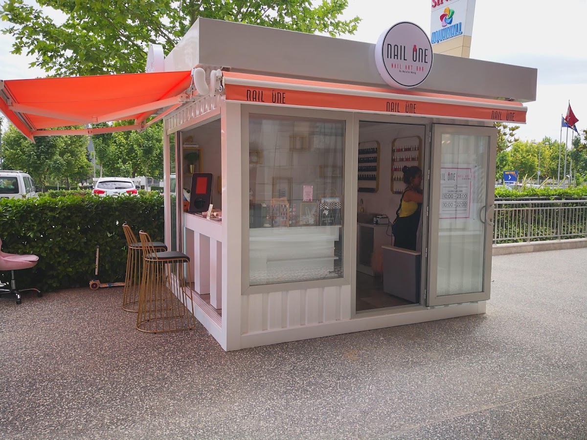 Nail One Art Bar — salondan bir kare