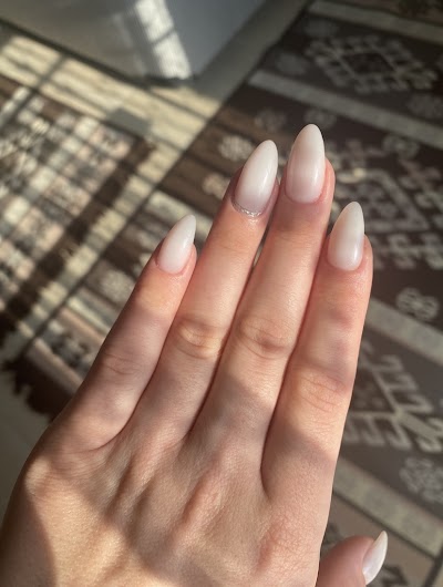 Gizy Nail Studio — kare 2