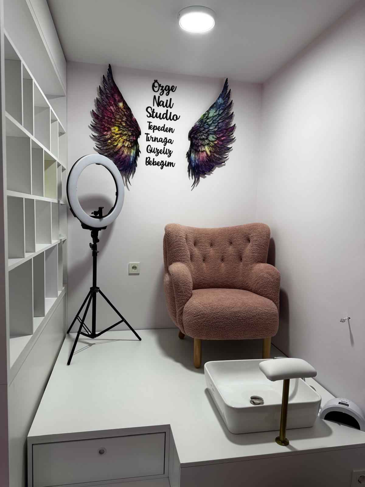 Özge Nail Studio | Bornova Kalıcı Oje & Tırnak Tasarım — salondan bir kare