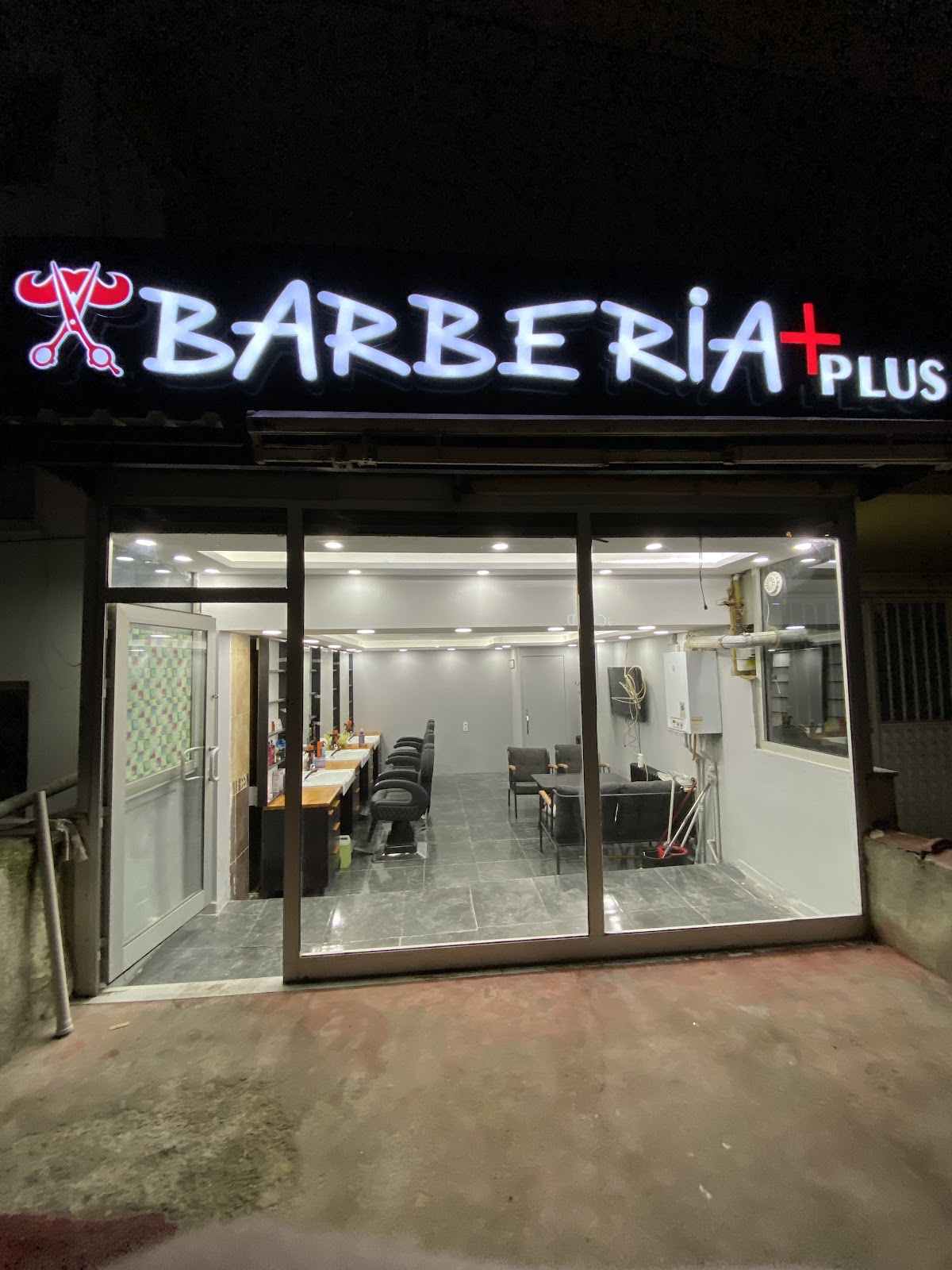 Barberia Plus — salondan bir kare