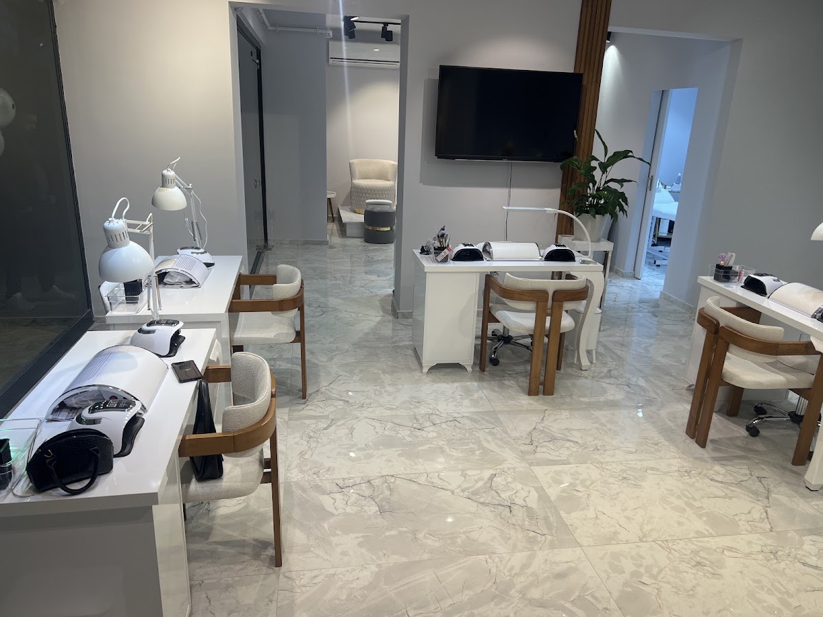 Mood Nails Beauty Studio — salondan bir kare