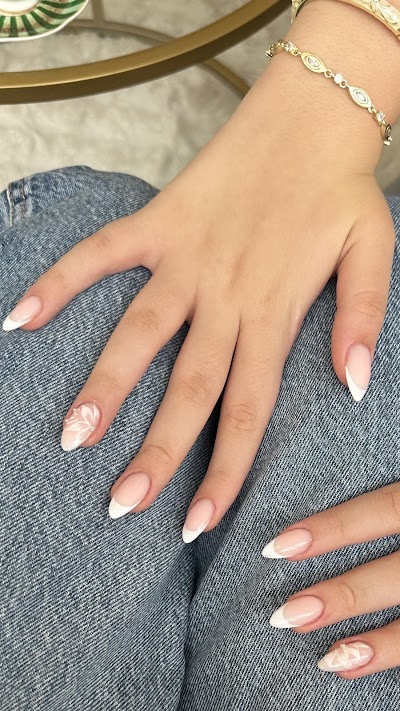 Emosi Nail Bar — kare 2