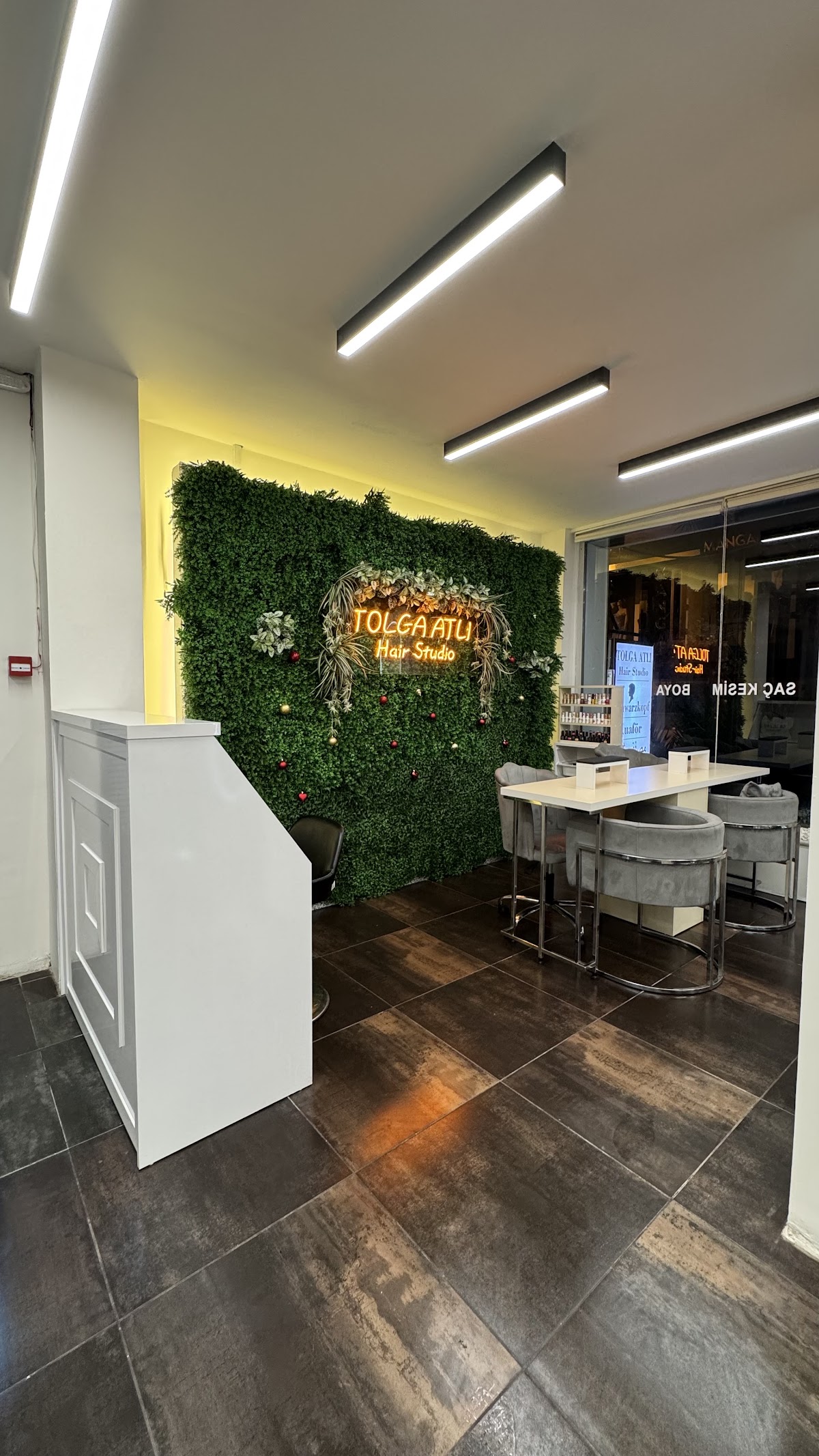 Tolga Atlı Hair Studio — salondan bir kare