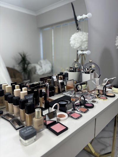 SVD MAKE UP STUDIO — kare 2