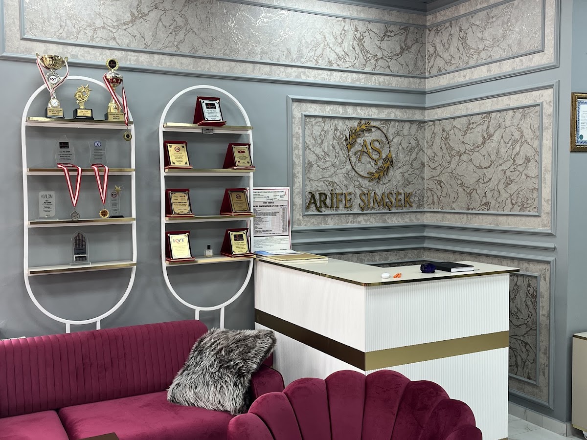 ARİFE ŞİMŞEK — salondan bir kare