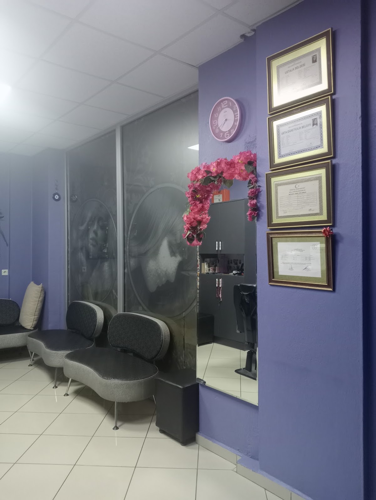 Nil Bayan Kuaforu — salondan bir kare