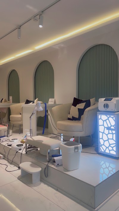 IZZ-EL BEAUTY & NAIL STUDIO — kare 5