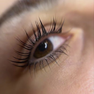 Luxe Aura Beauty Studio — kare 5