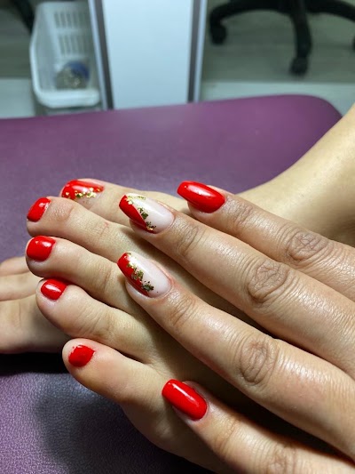 Mira Nail Studio — kare 2