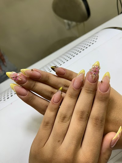 La Liva Beauty Studio Academy — kare 3