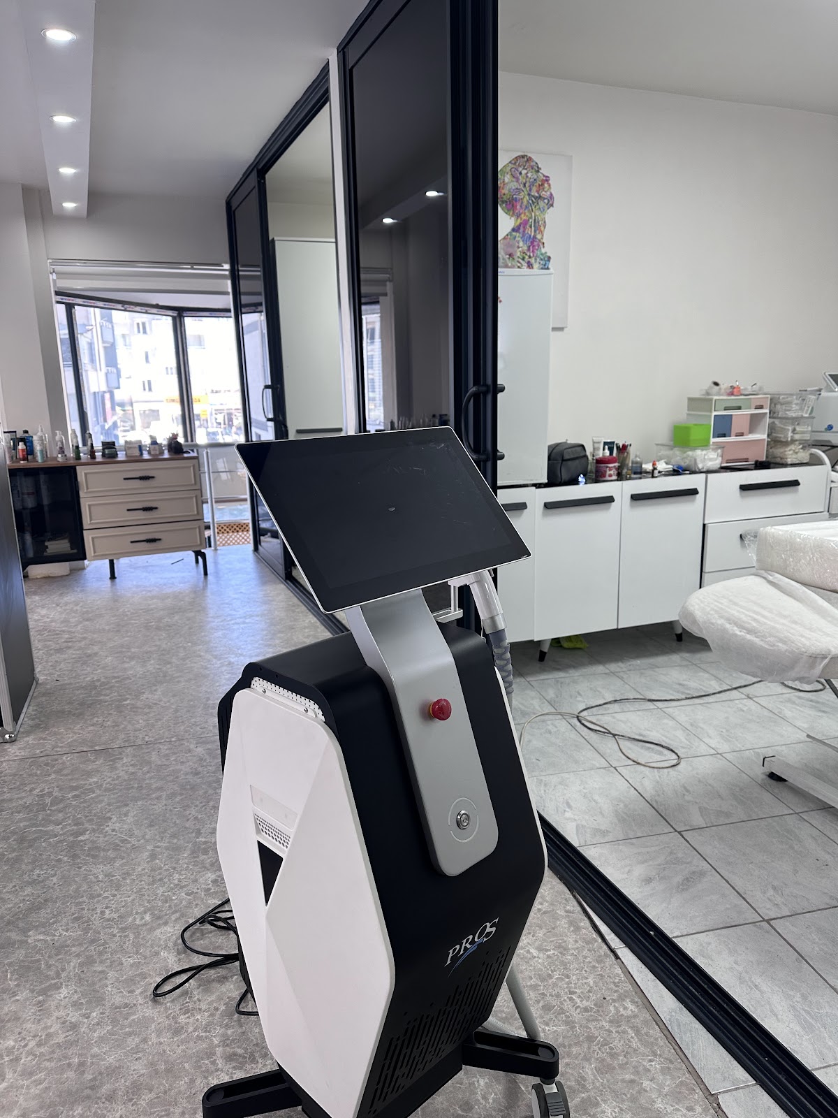 CLİNİC İKBAL BEAUTY — salondan bir kare