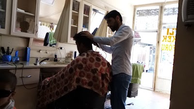 Atlı Erkek Kuaförü — kare 4