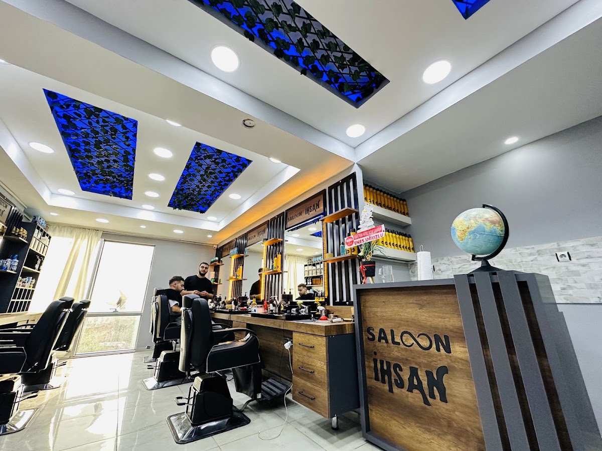 Saloon İhsan Oğuzlu / SİVEREK — salondan bir kare