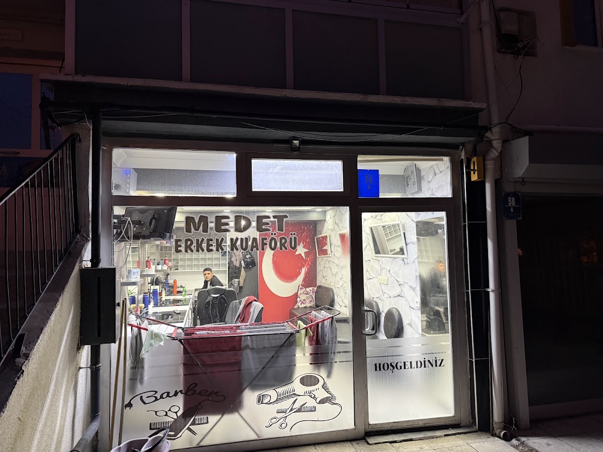 MEDET ERKEK KUAFÖRÜ — salondan bir kare