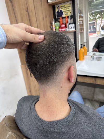 MK BERBER SHOP — kare 3