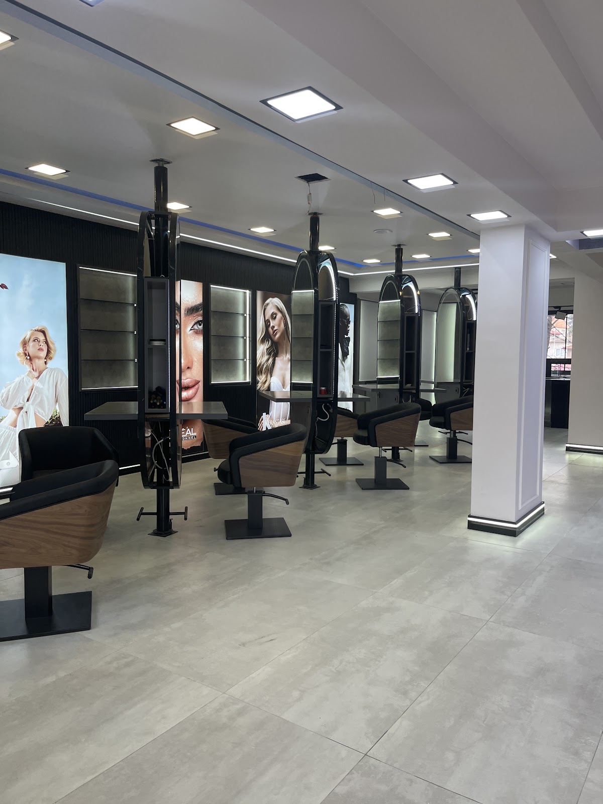 Ertan Ustaoğlu Coiffeur — salondan bir kare