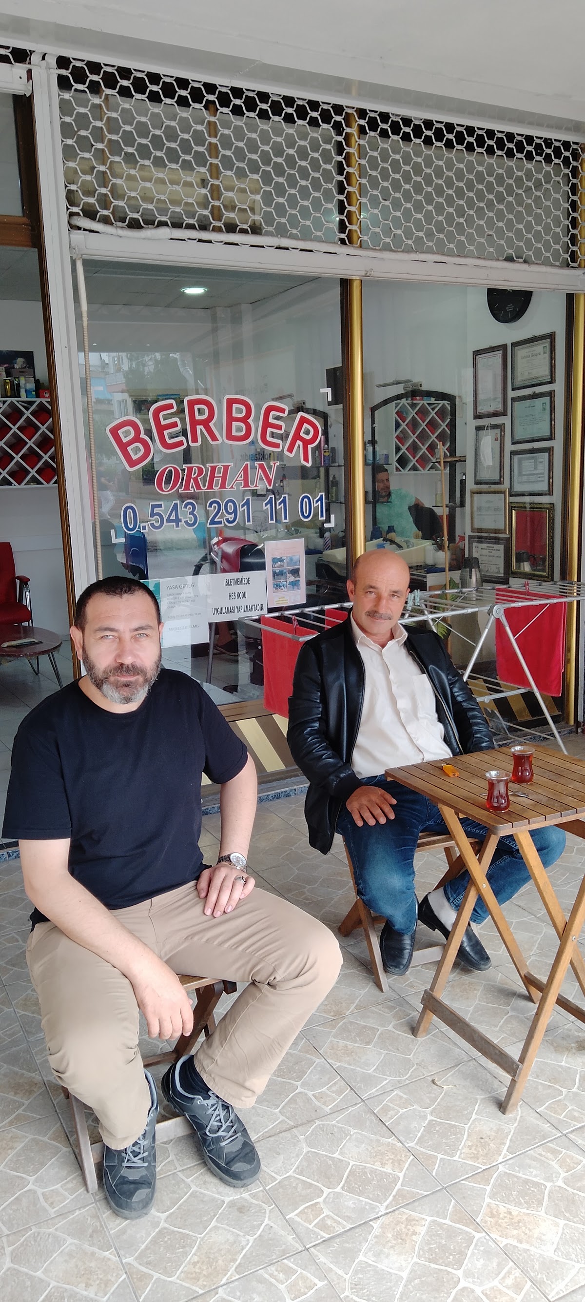 BERBER ORHAN — salondan bir kare