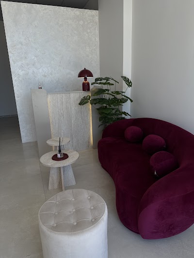 ME Beauty Lounge — kare 4