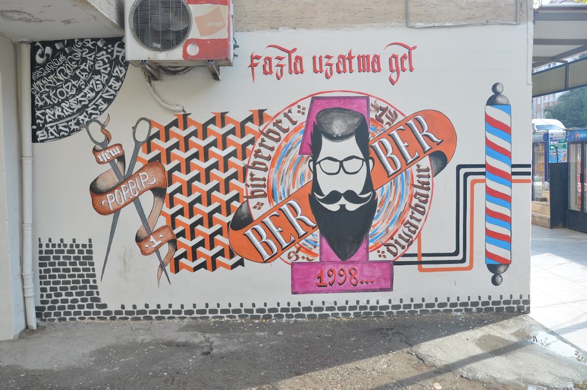 Bir Berber — salondan bir kare