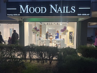 Mood Nails Beauty Studio — kare 2