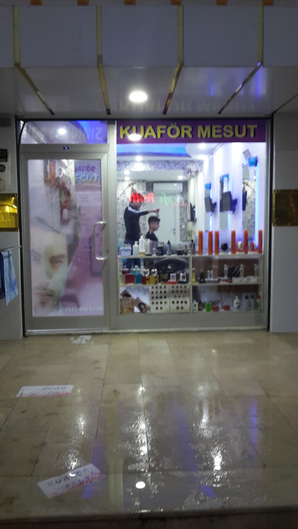 Mesut KUAFÖR — salondan bir kare