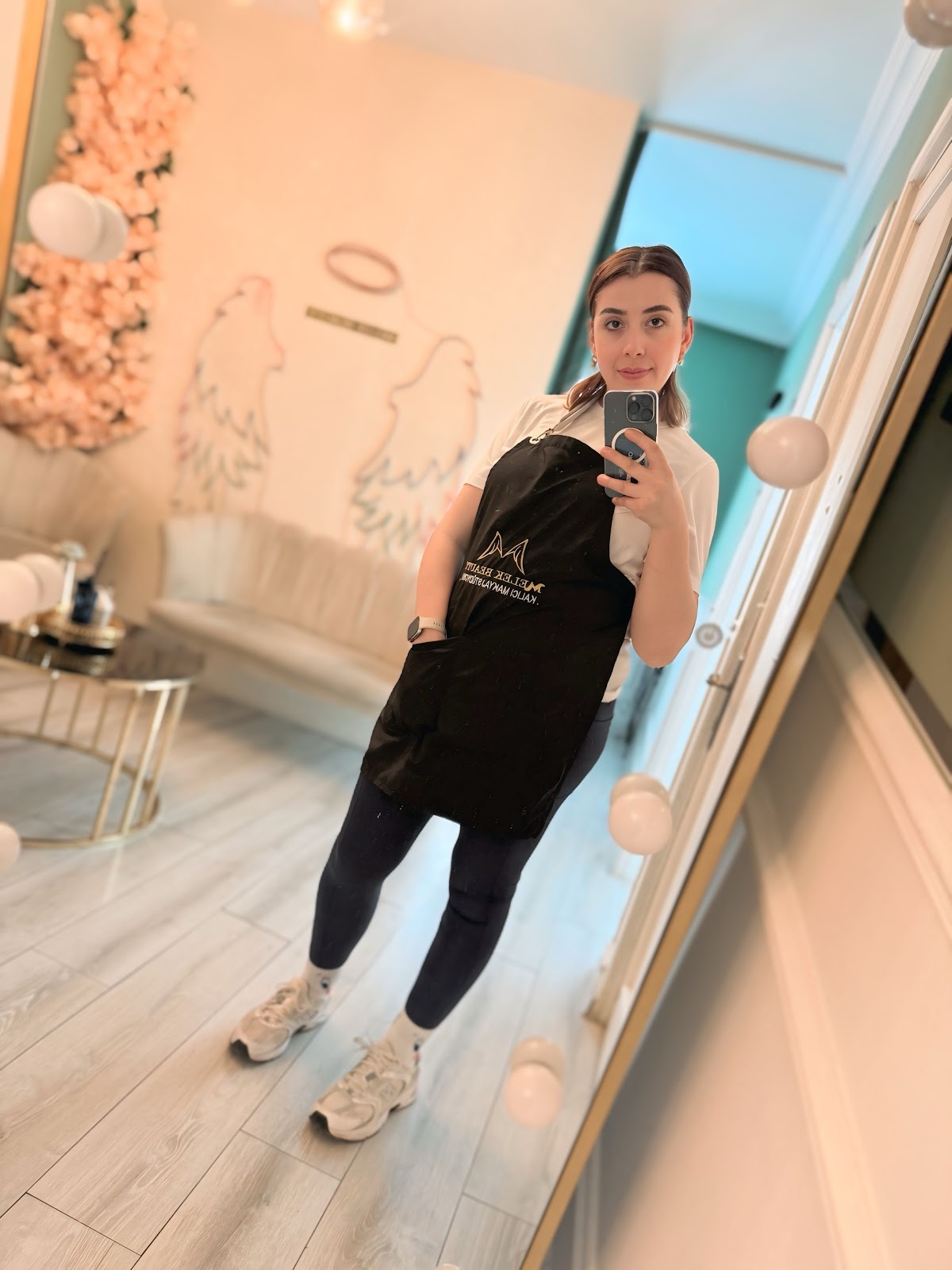 Melek Güzellik Stüdyosu — salondan bir kare