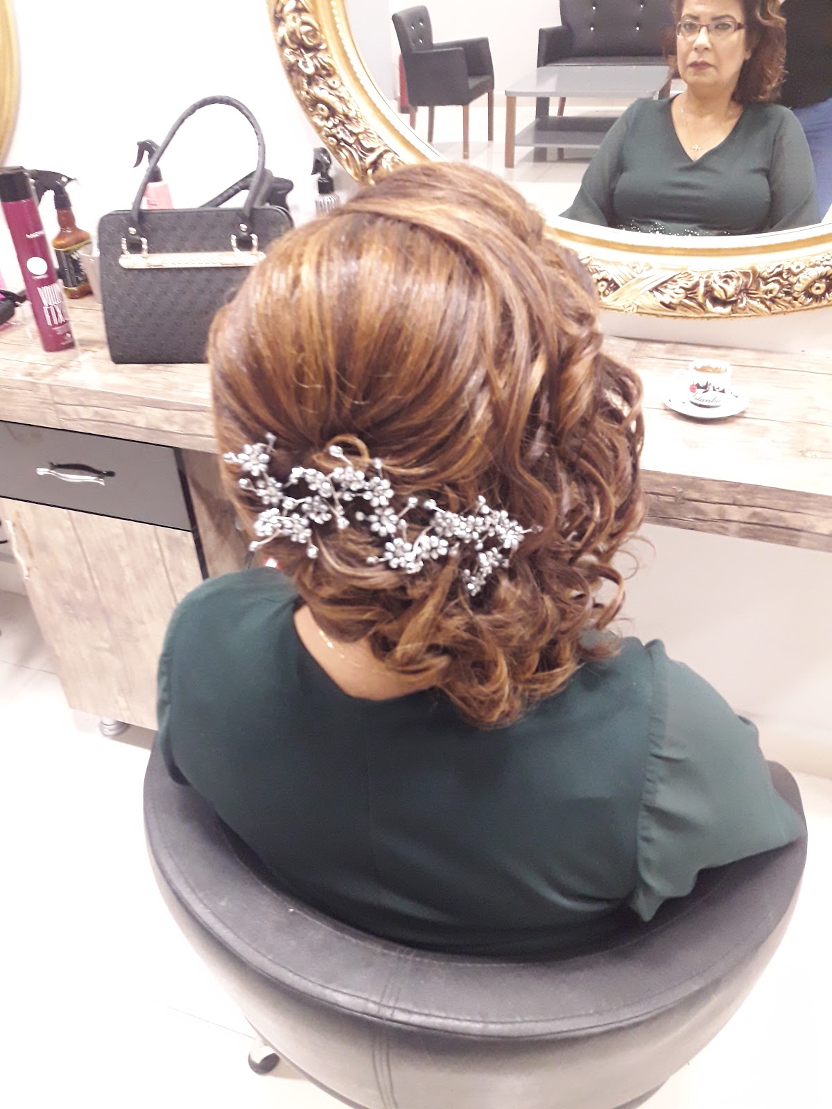 Salon beyza — salondan bir kare