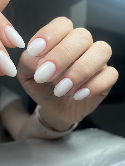 Velvet Nail Studio — kare 2