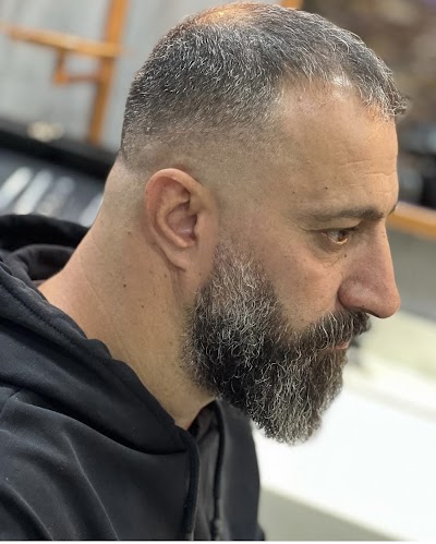 BARBER TEAM — kare 3