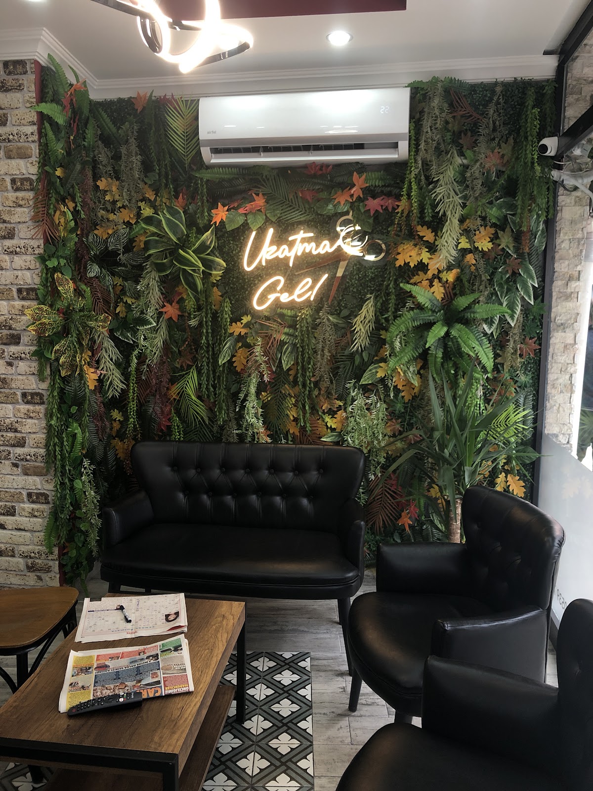 SALON 617 — salondan bir kare