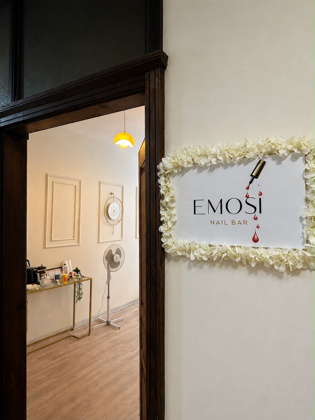 Emosi Nail Bar — salondan bir kare