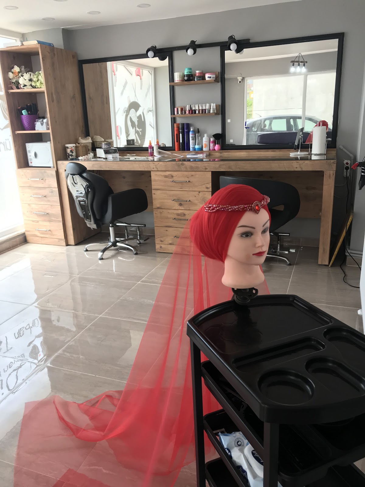 Dilek Bayan Kuaförü — salondan bir kare