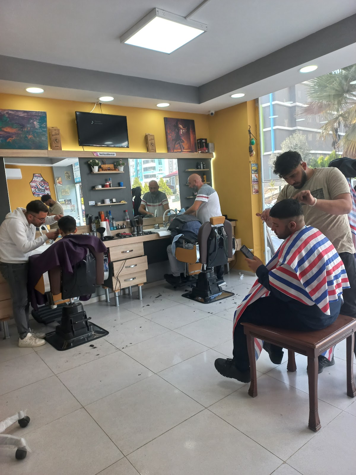 kel berber — salondan bir kare