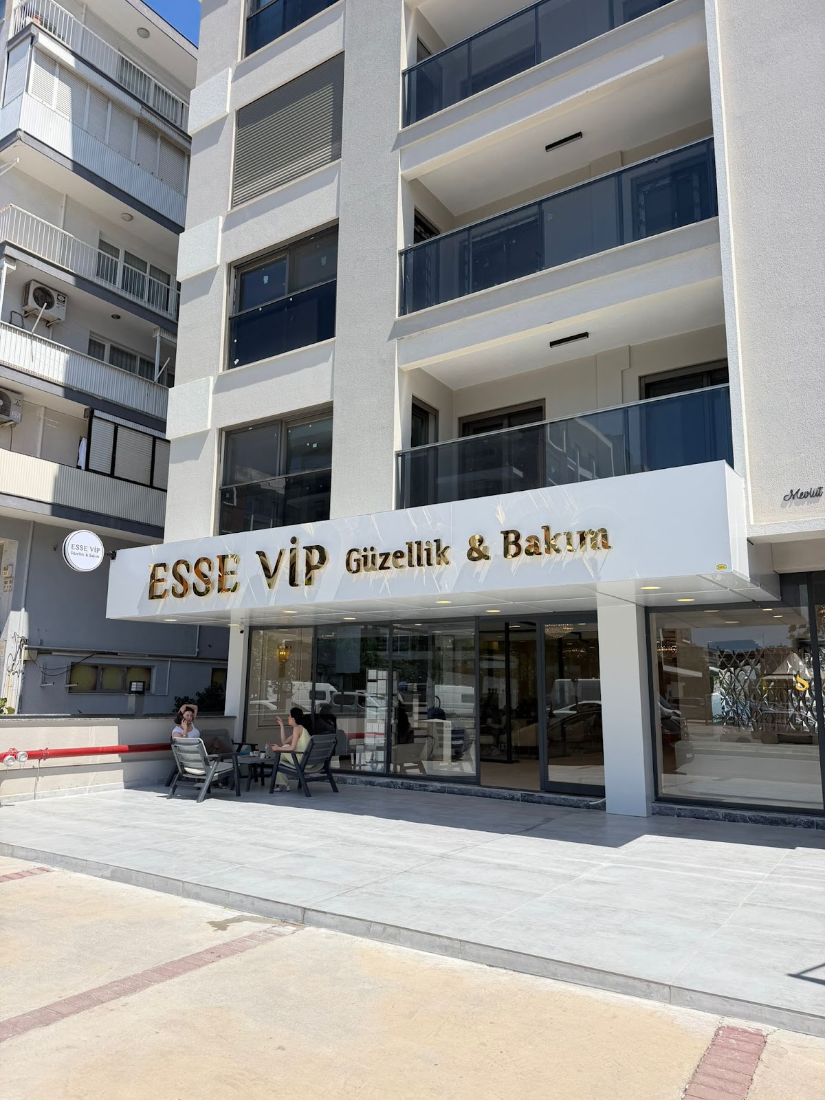 Esse Vip Güzellik Merkezi Karşıyaka — salondan bir kare
