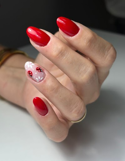 Livays Nail Studio — kare 2