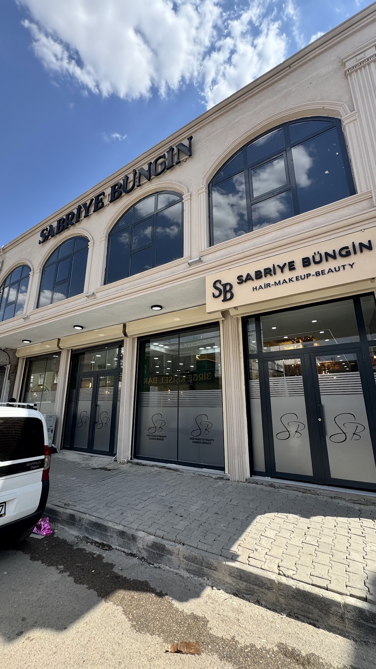 Sabriye Büngin Hair & Makeup Studio 2. Şube — salondan bir kare