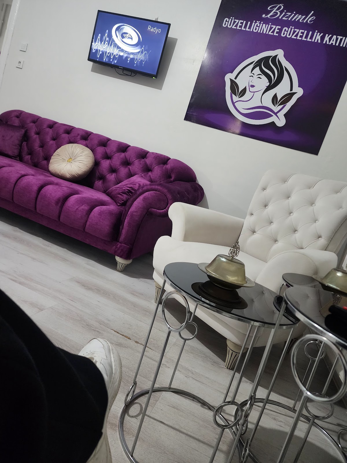 ÖZGE BEAUTY CENTER — salondan bir kare