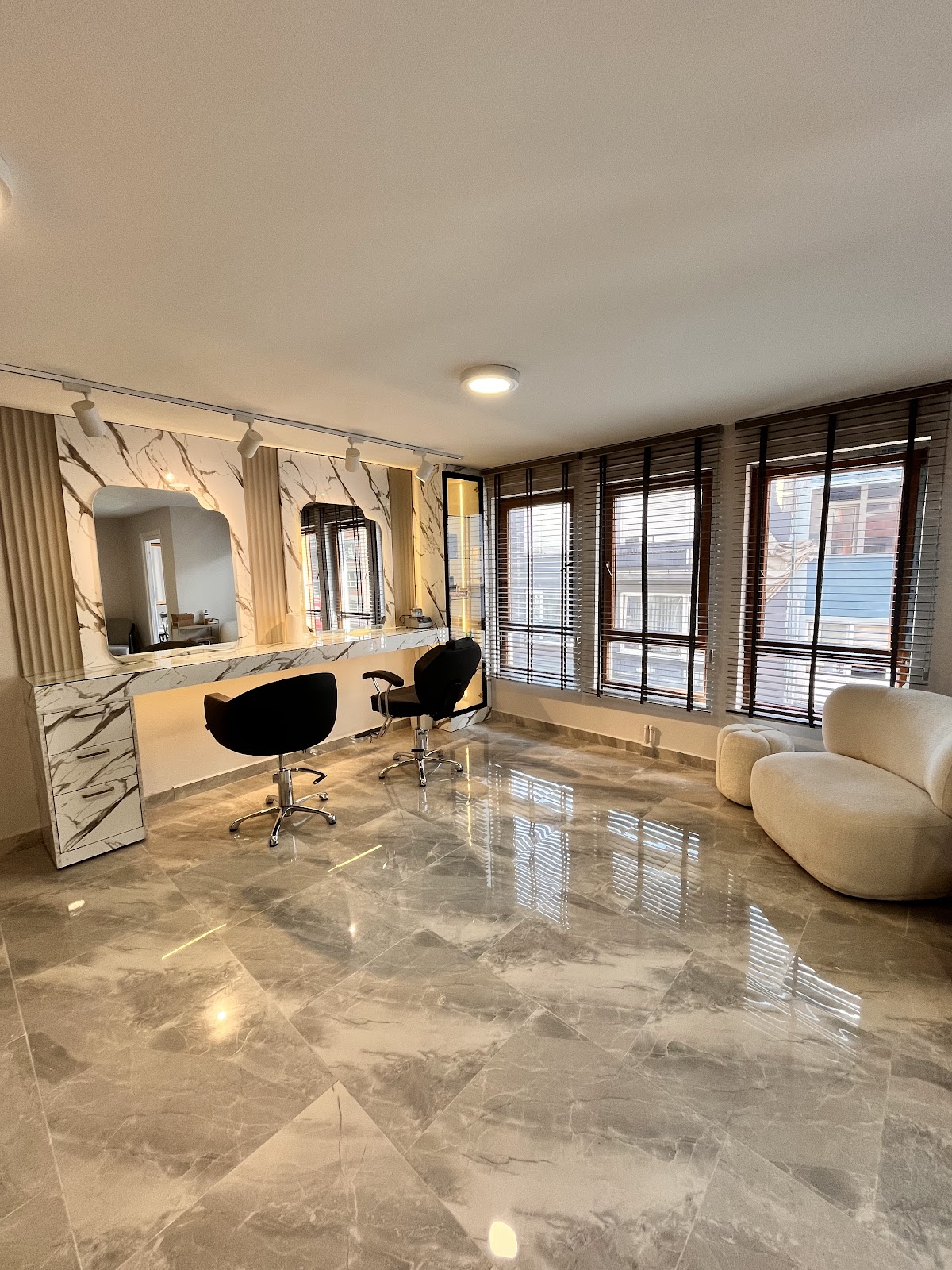 Melek yakışan studio — salondan bir kare